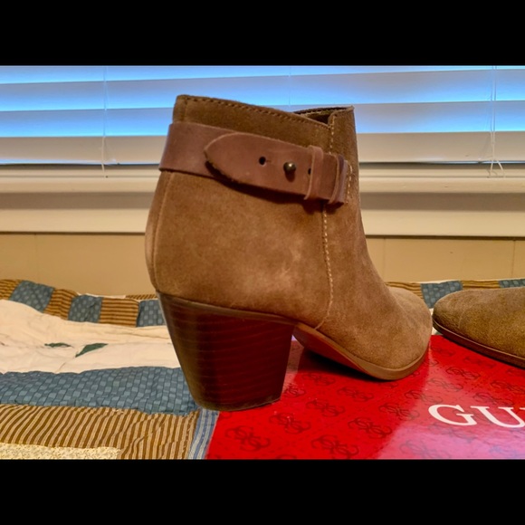 GUESS Tan ankle boots - Picture 3 of 7